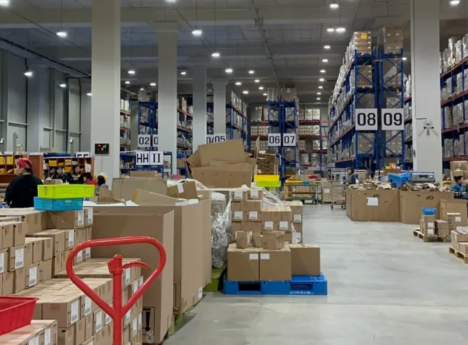 Upphandlingsguide 2025: Typer av upphandling, processsteg och nyckelstrategier för kostnads- och leverantörshantering